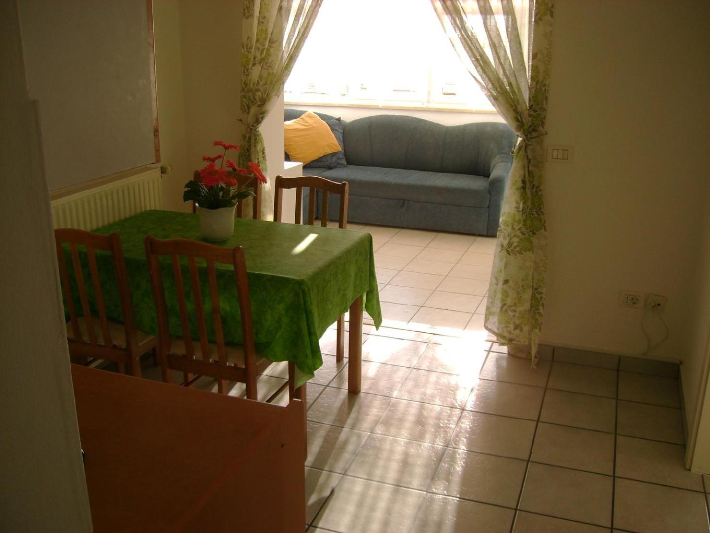 House Mai With Pool Guest house