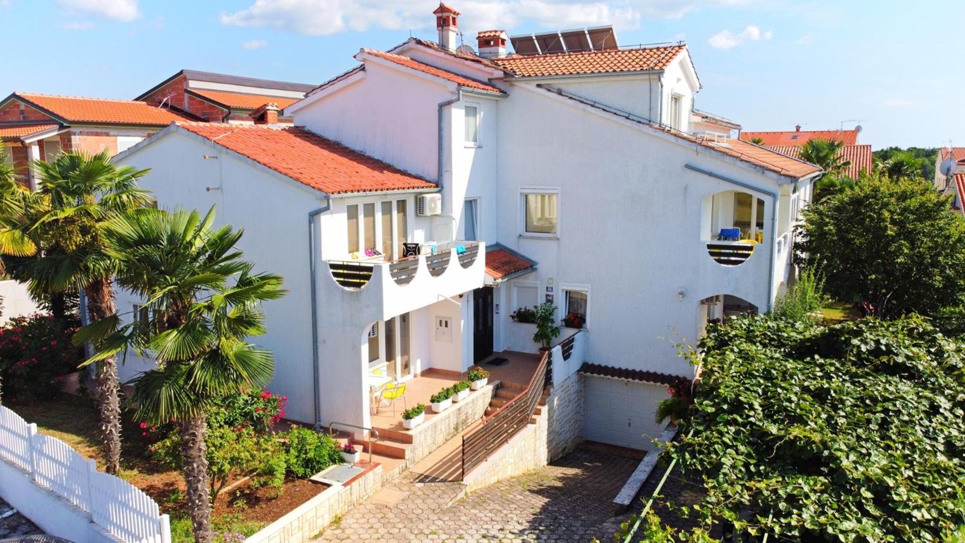 House Mai With Pool Gasthof Poreč