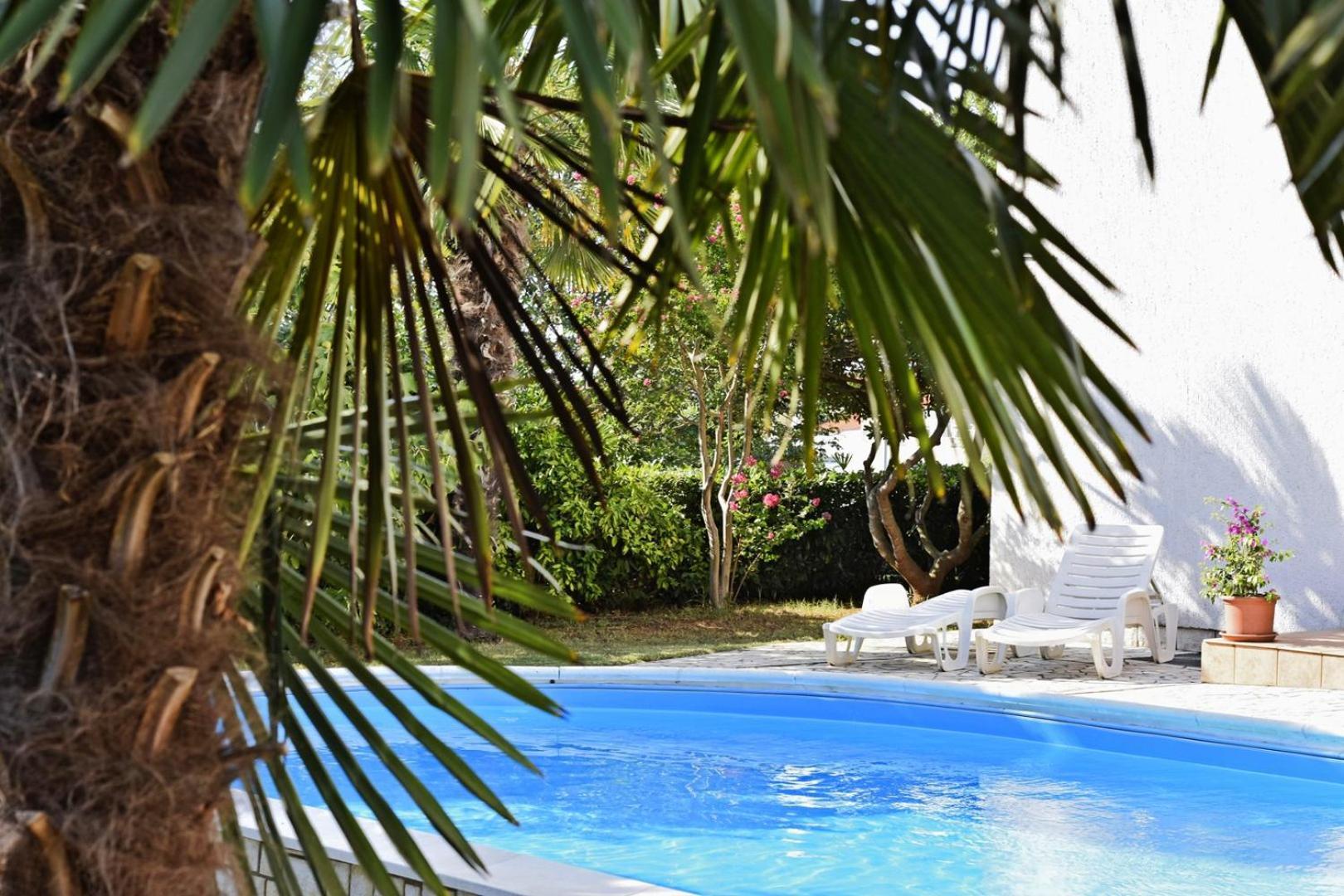 House Mai With Pool